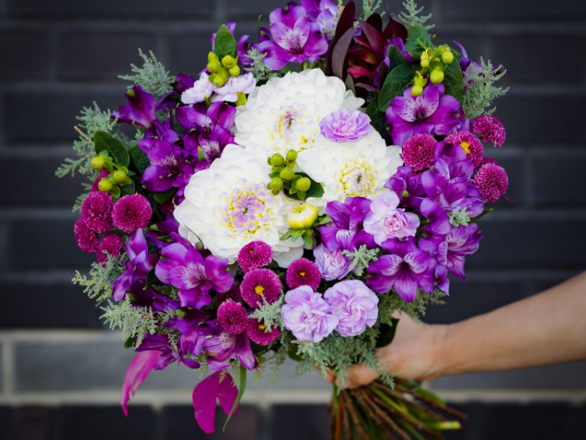 Флористика как терапия: как работа с цветами улучшает настроение