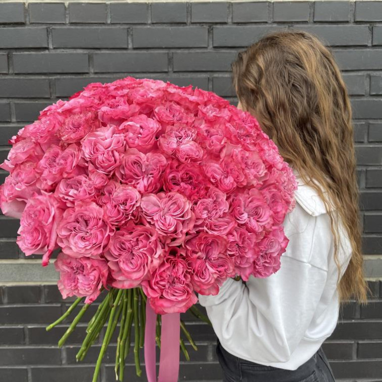 Ярко-розовые розы